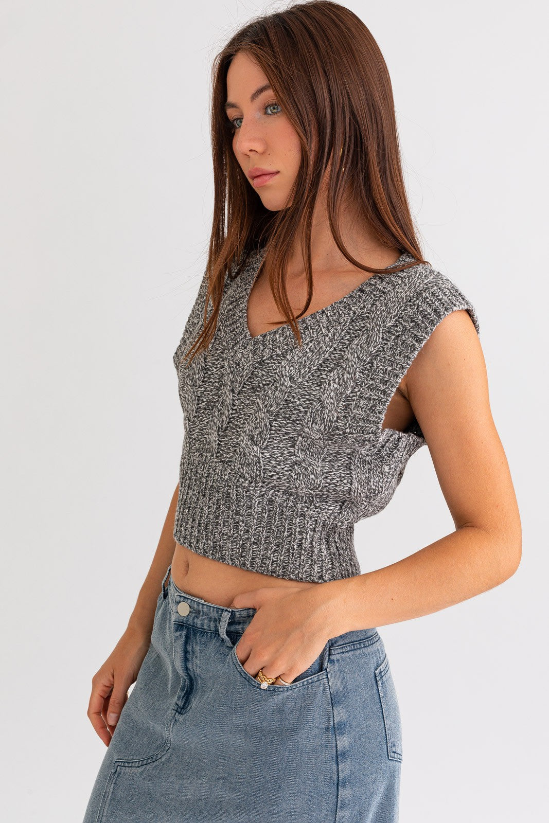 Dallary V-Neck Sleeveless Sweater Top