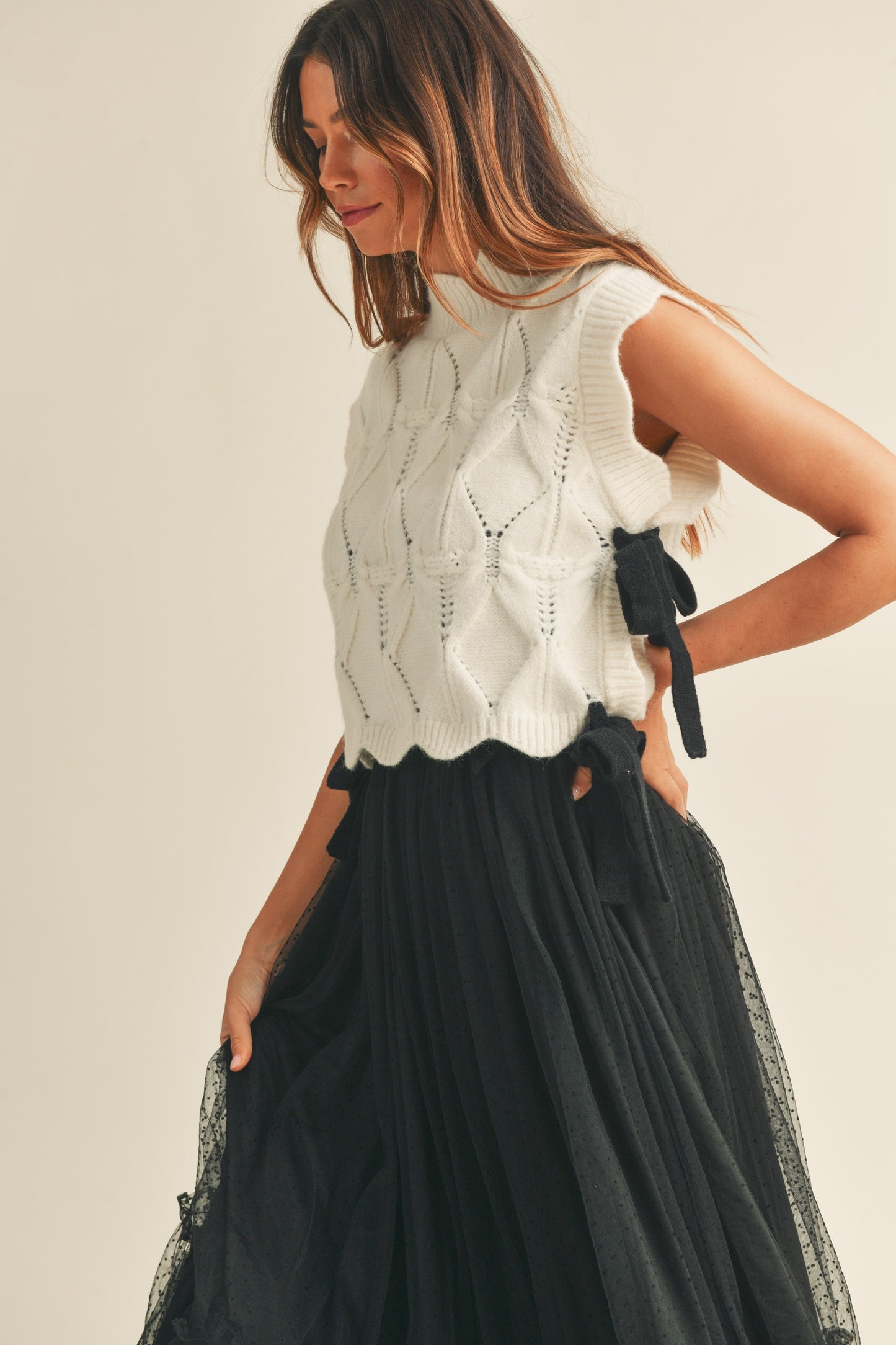Scalloped Knit Vest With Side Bow