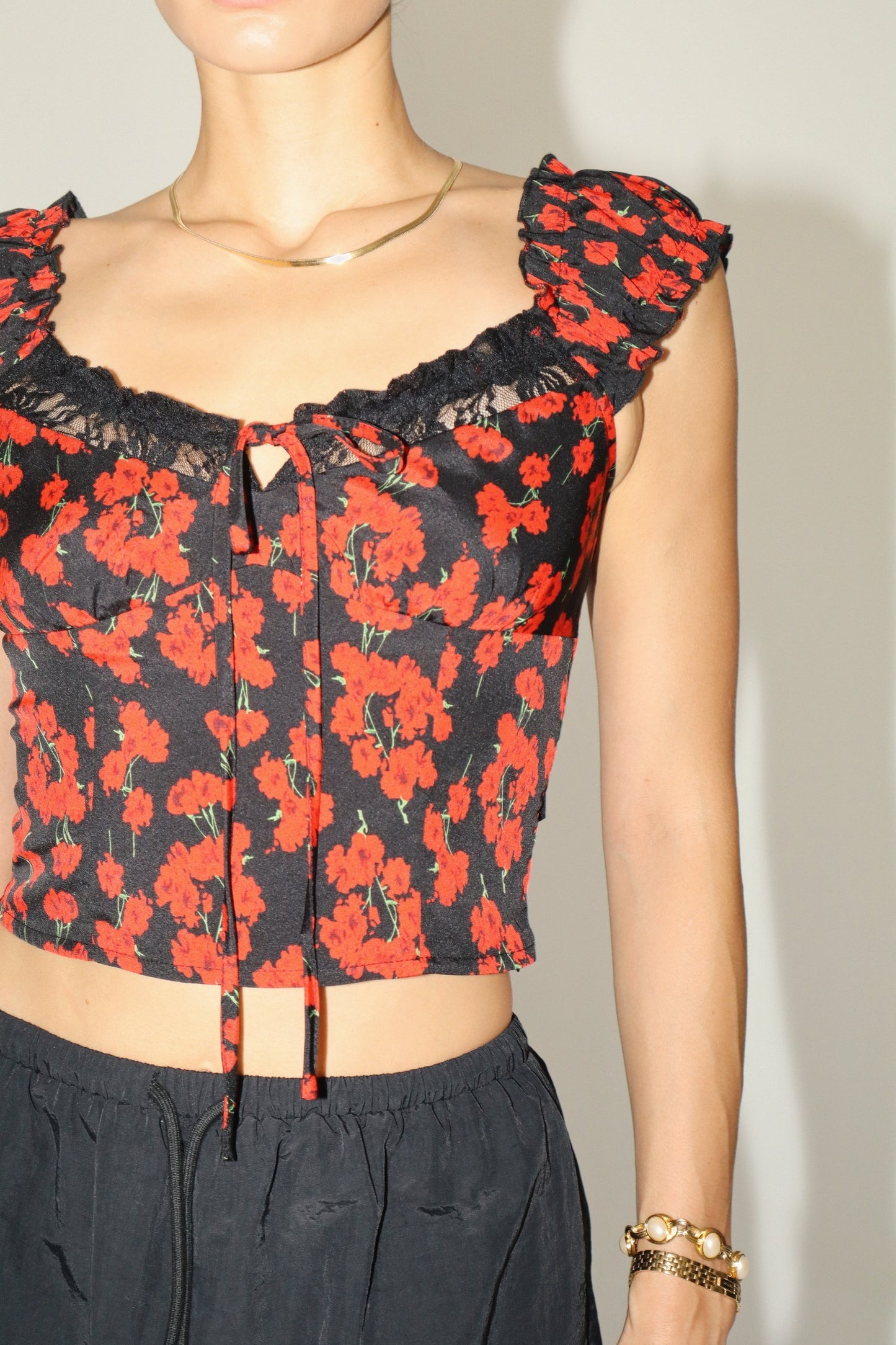 FLORAL PRINT CROP TOP WITH FRONT TIE DETAIL