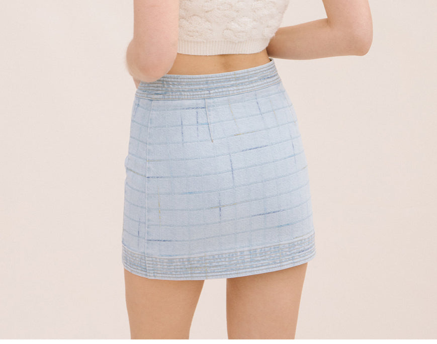 BUTTON FRONT TEXTURED DENIM SKIRT