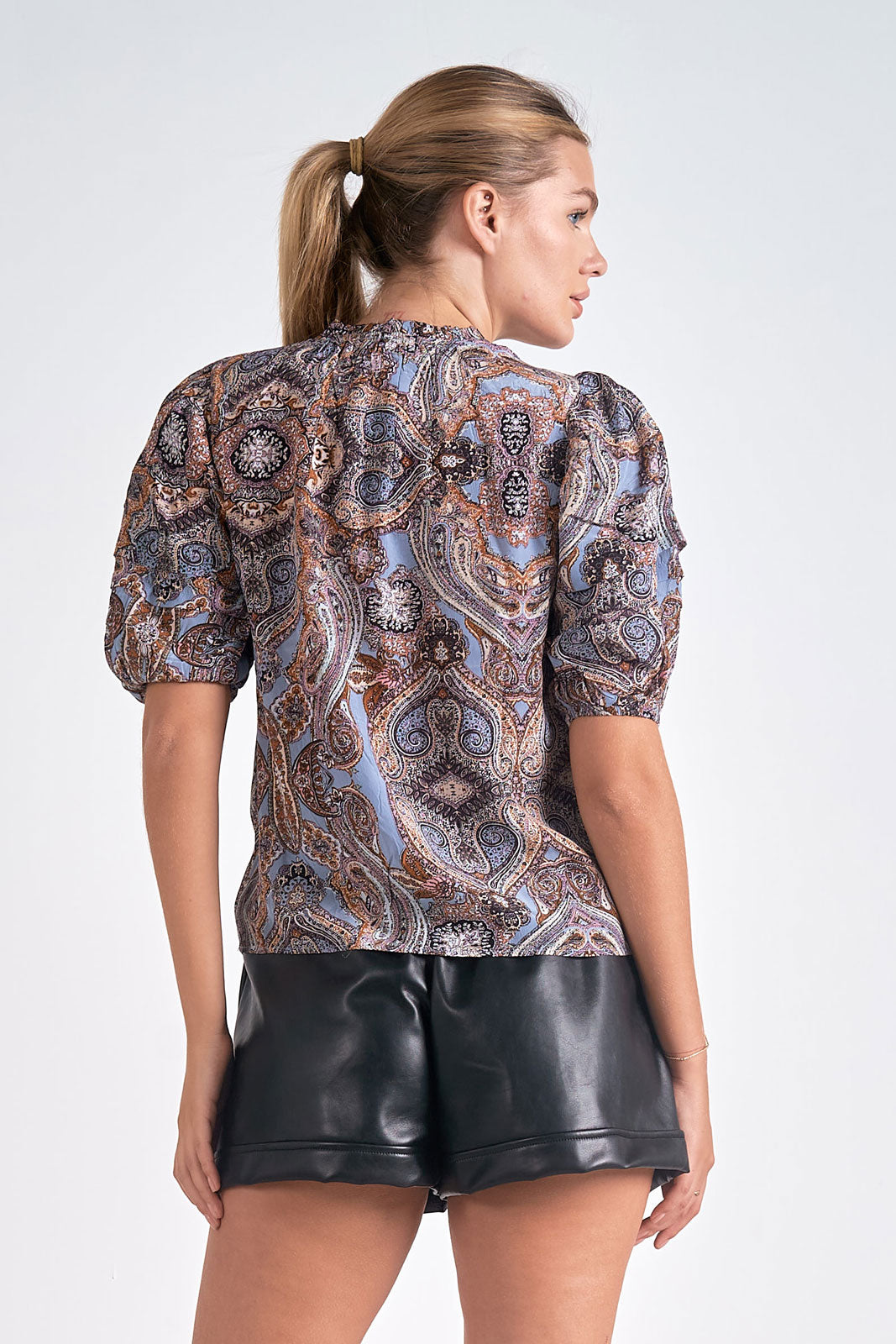 ELAN PAISLEY VNECK BLOUSE