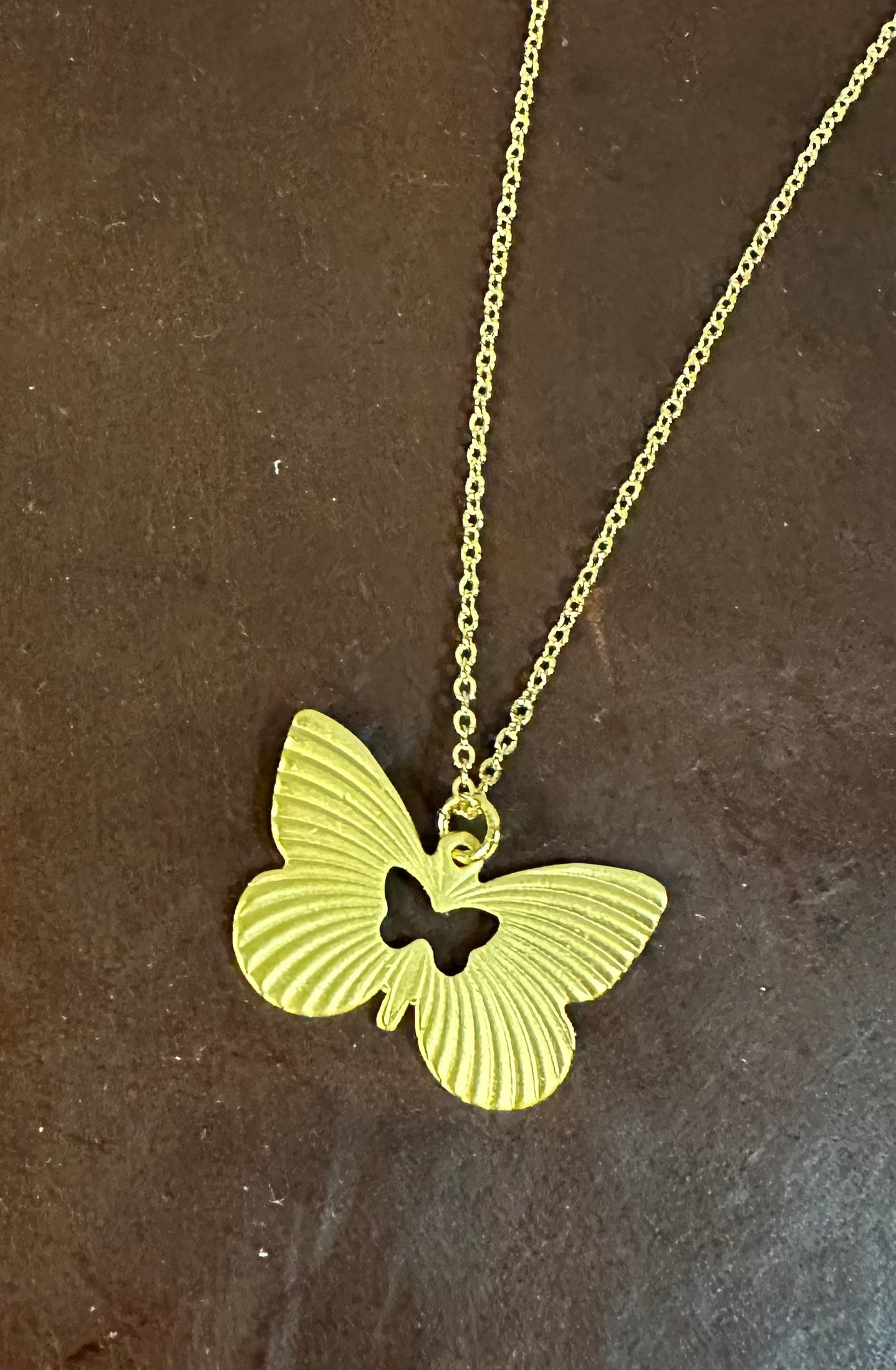 LUXE 18KT GOLD PLATED STRIPE BUTTERFLY NECKLACE