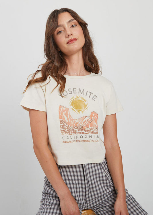 GIRL DANGEROUS YOSEMITE SUN CROP TEE