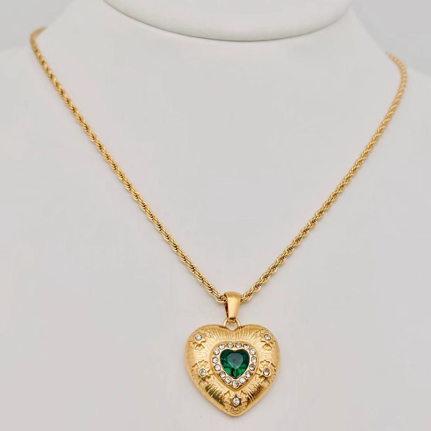 Green Zircon Textured Heart Pendant Necklace